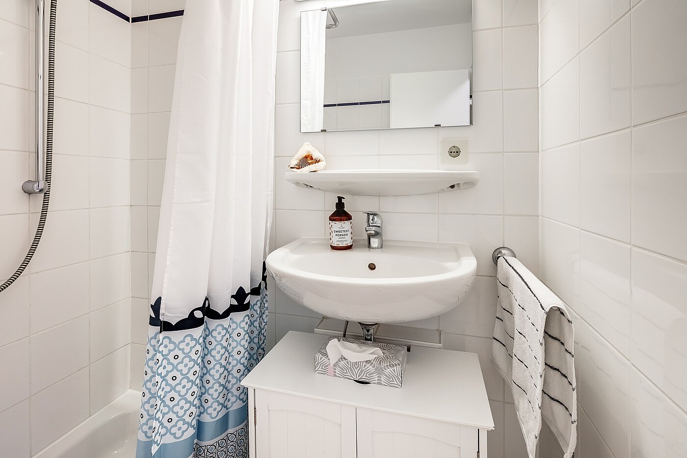 多层公寓 与 1 房间 | München-Schwabing | 70475 | Weiß gefliestes Bad...