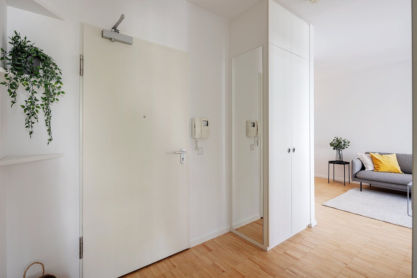 多层公寓 与 2 房间 | München-Thalkirchen | 2107ML2 | Flur mit Einbauschrank...