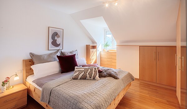 阁楼公寓 与 3 房间 | 70501 | Schlafzimmer mit...