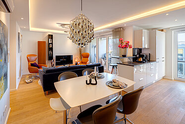 Bogenhausen：带西向阳台的家庭友好型四居室公寓——空房