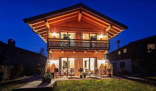 多层公寓 与 6 房间 | 70095 | Das Landhaus am Abend