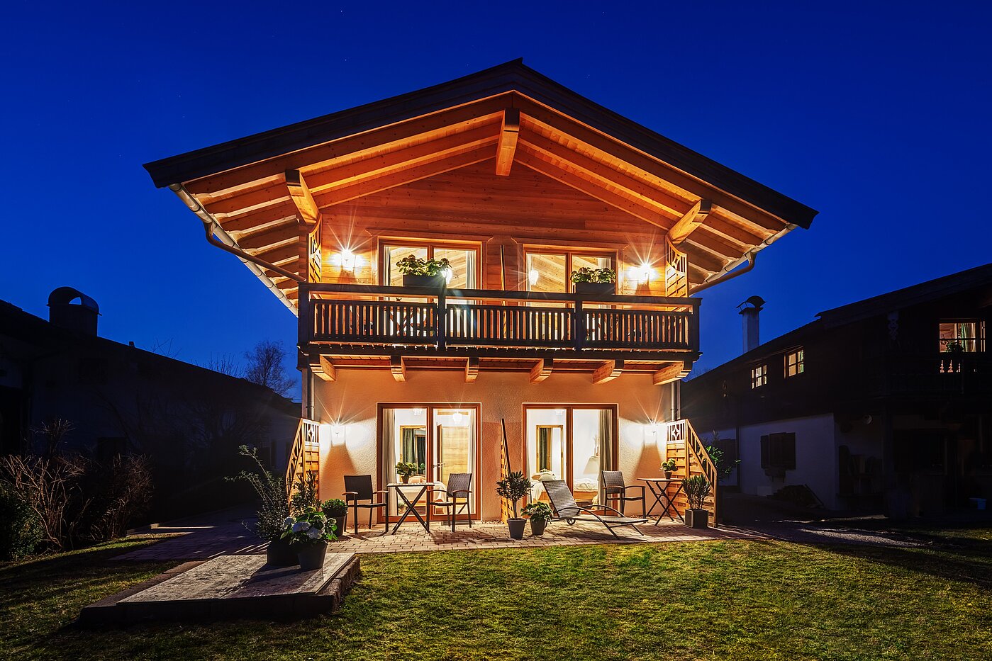 多层公寓 与 6 房间 | 70095 | Das Landhaus am Abend