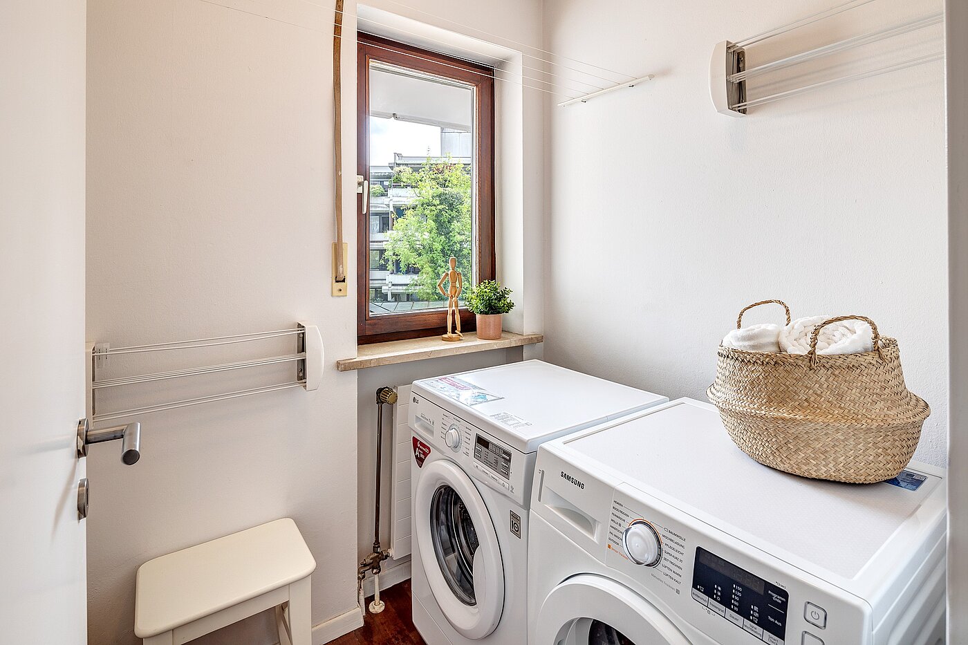 多层公寓 与 3 房间 | München-Schwabing | 2202ML12 | Hauswirtschaftsraum mit elektr. Geräten