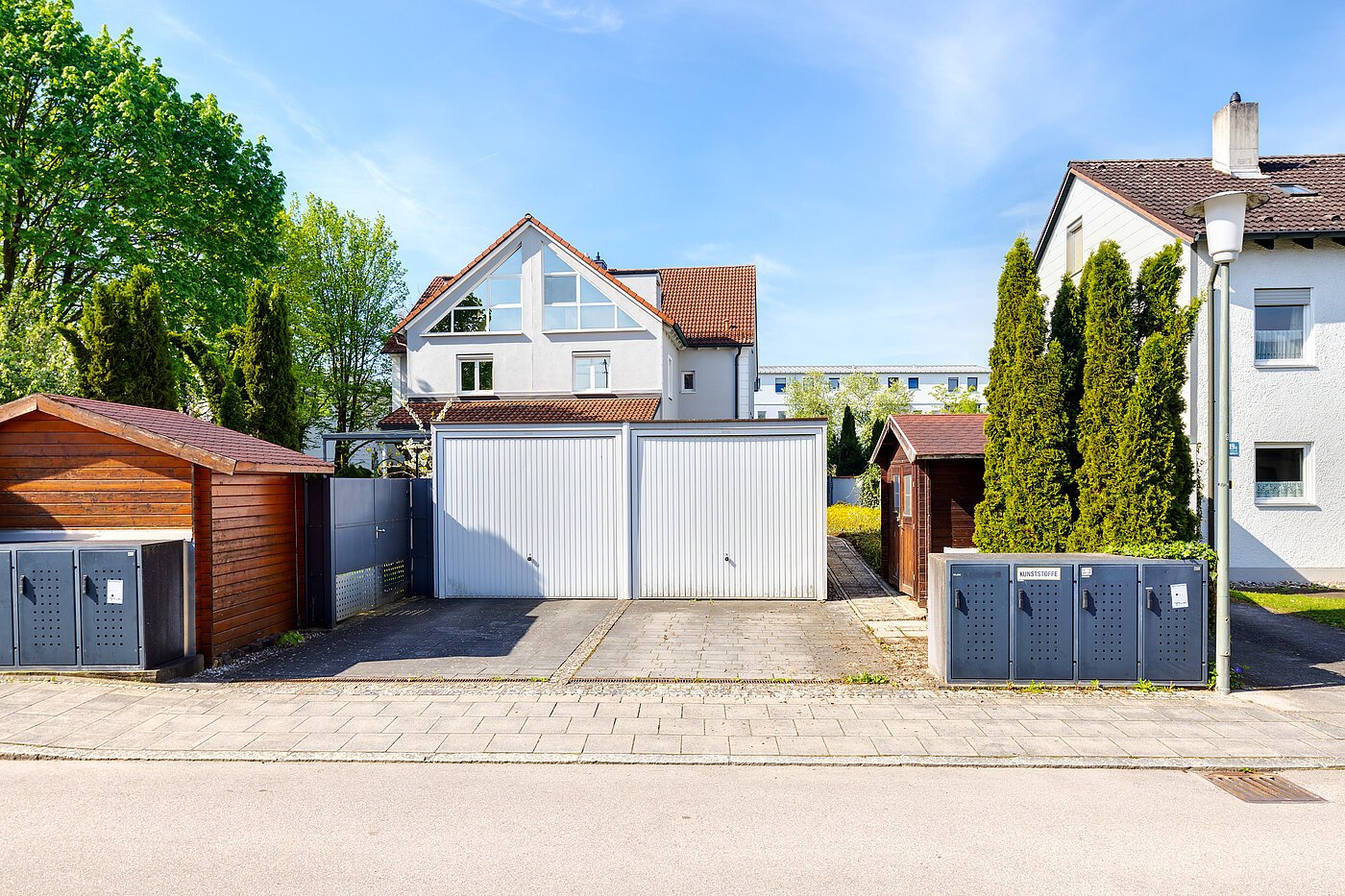 联排别墅 与 6.5 房间 | Unterschleißheim | 70122 | Ansicht von der Straße