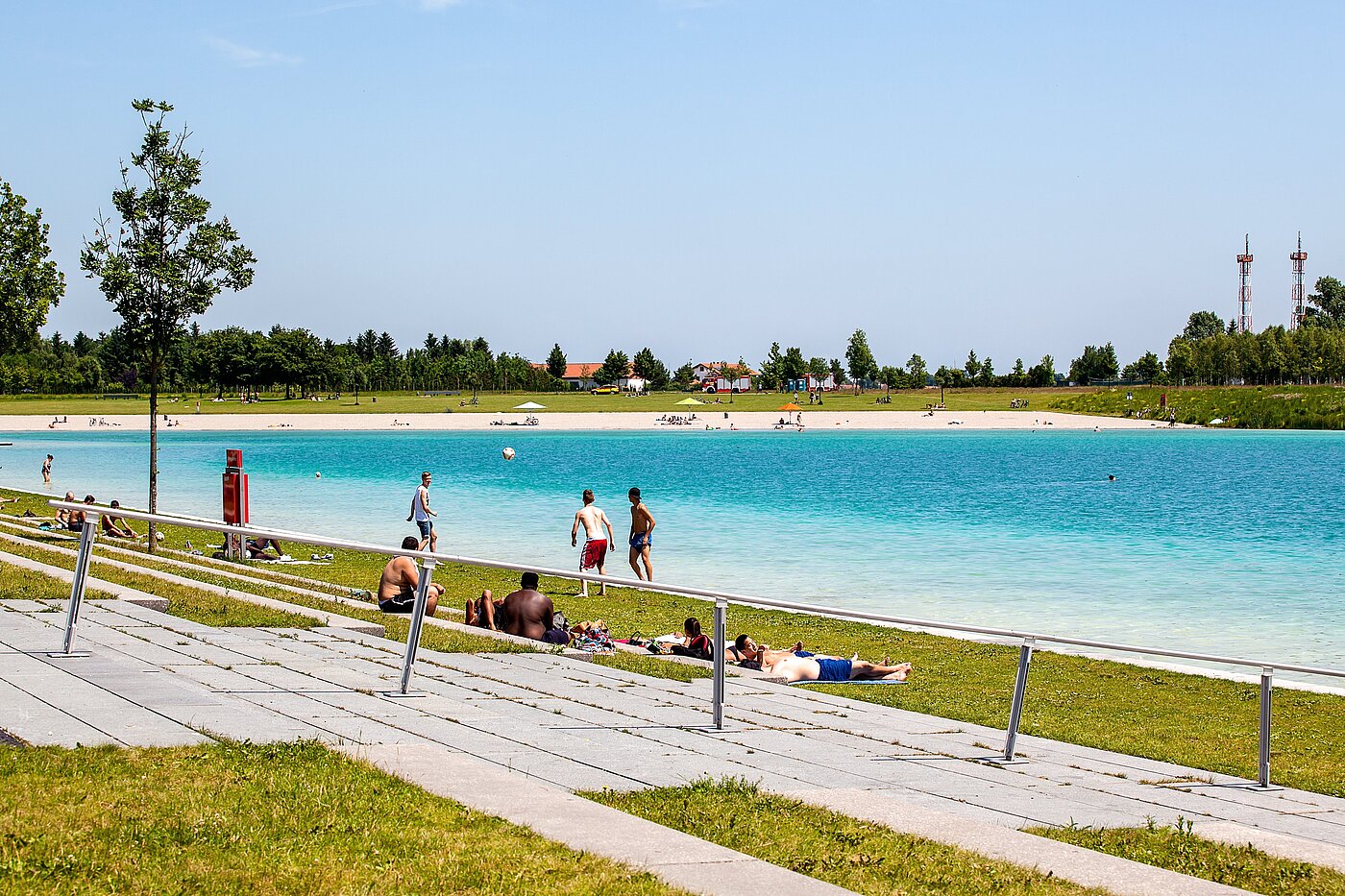 阁楼公寓 与 3 房间 | München-Riem | 701701 | Der Riemer See im Sommer...