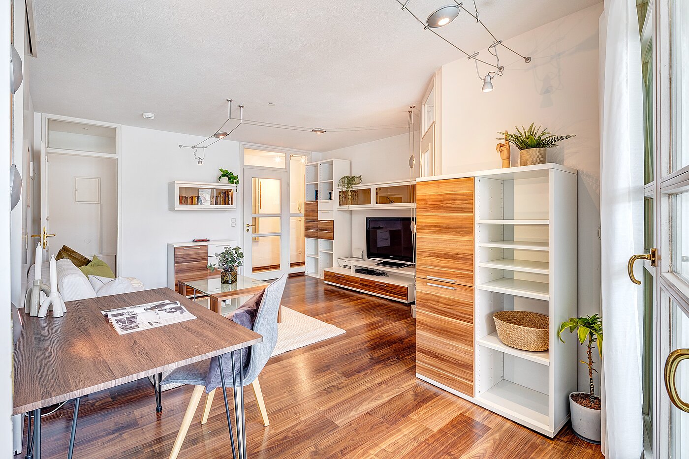 多层公寓 与 2 房间 | München-Schwabing | 2205ML71 | Warme Atmosphäre durch die Holzoptik