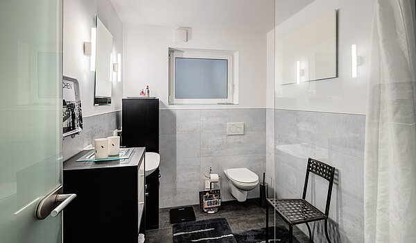 独栋住宅 与 4 房间 | Neubiberg | 70429 | Badezimmer Souterrain