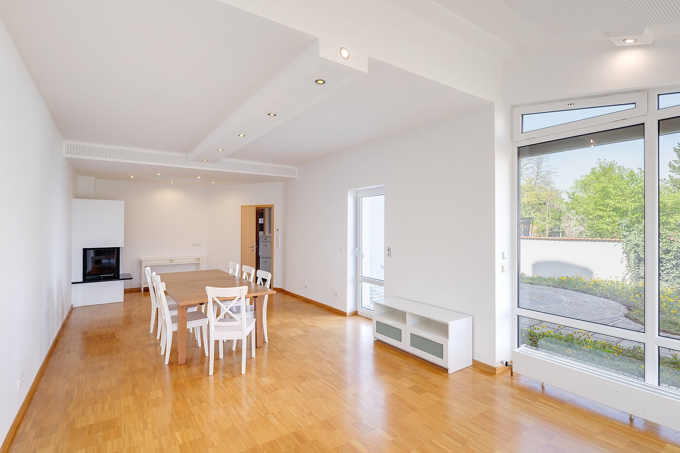 联排别墅 与 6.5 房间 | Unterschleißheim | 70122 | ...mit Platz zum Essen...