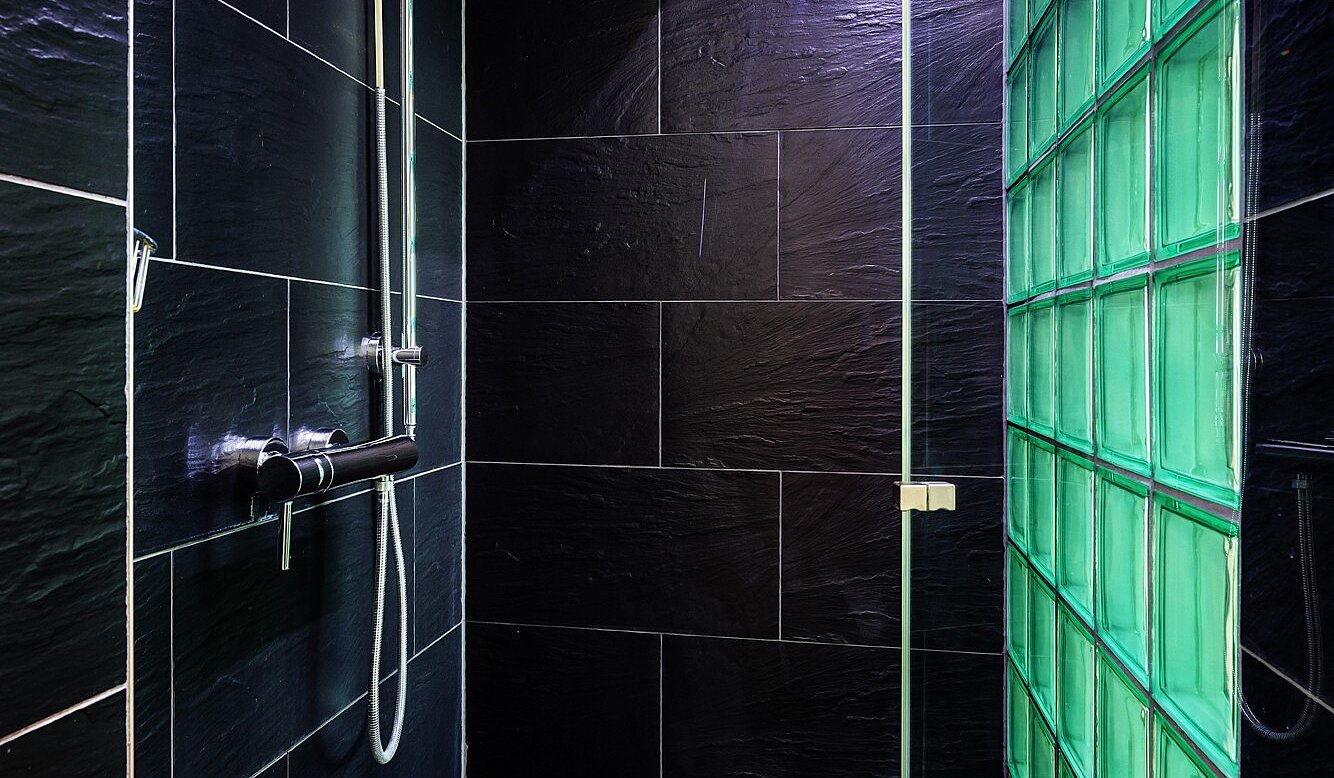 多层公寓 与 2 房间 | München-Au | 70108 | Dusche mit Schieferplatten