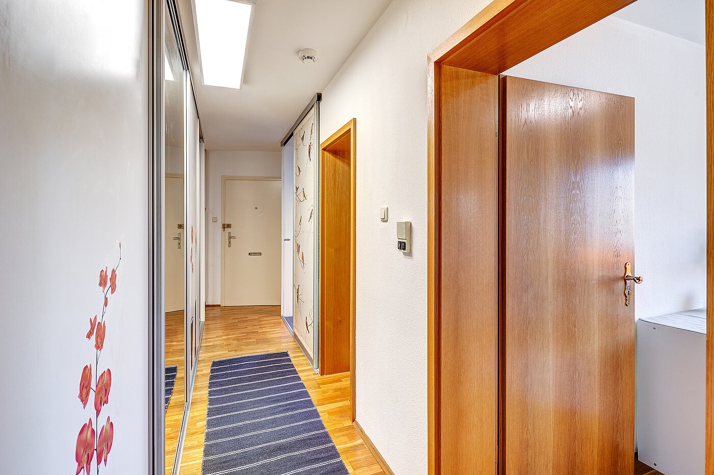 多层公寓 与 3 房间 | München-Forstenried | 2204ML1 | Flur mit Einbauschrank