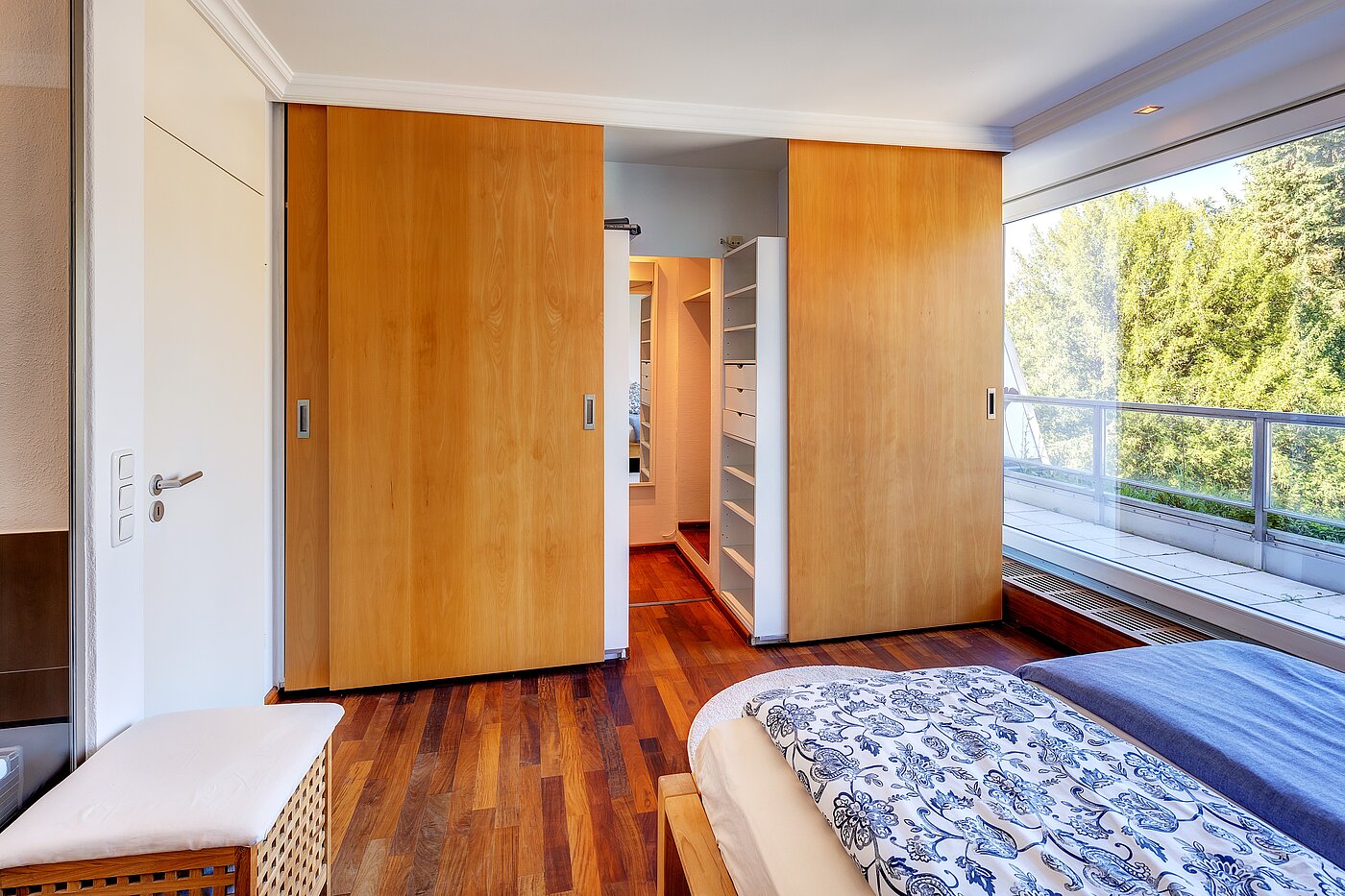 顶层公寓 与 2.5 房间 | München-Harlaching | 702581 | Zugang Ankleidezimmer