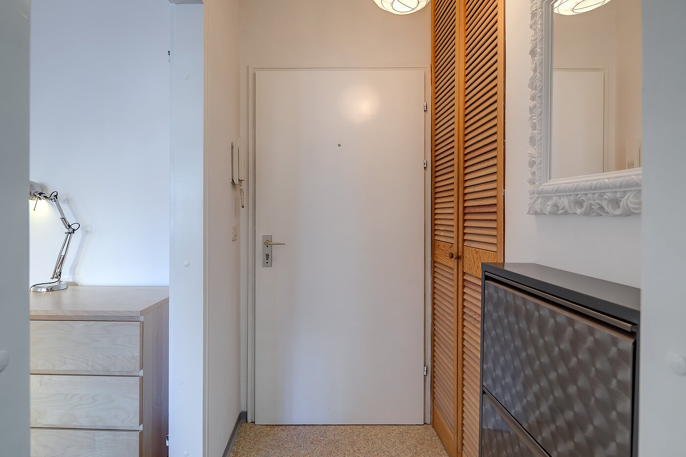 多层公寓 与 1 房间 | München-Neuhausen | 2301ML8 | Flur mit Garderobenschrank