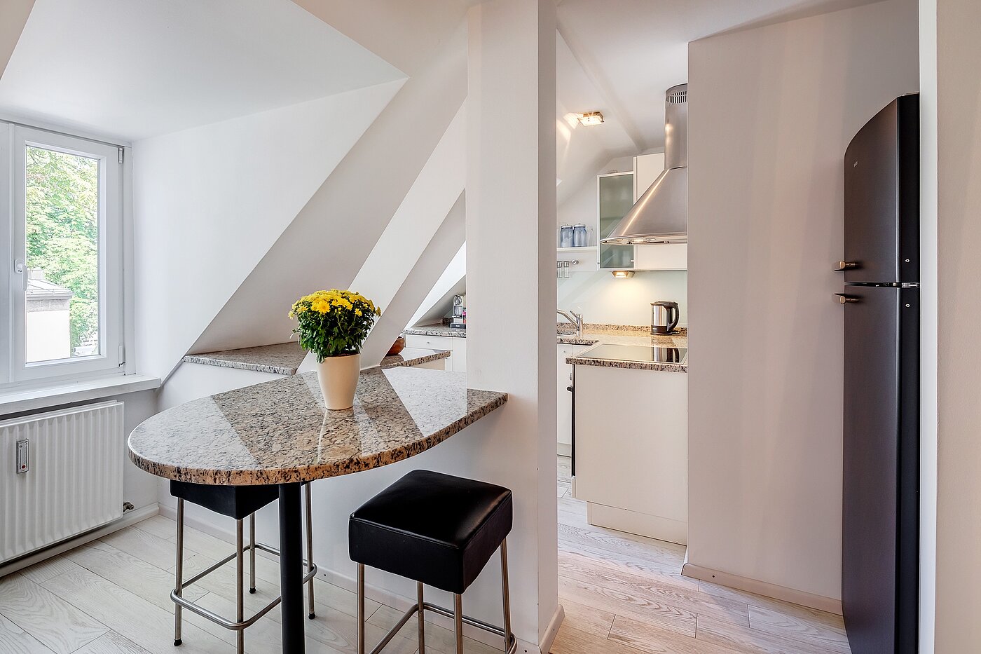 多层公寓 与 2 房间 | München-Isarvorstadt | 70089 | Essecke mit Küchentresen