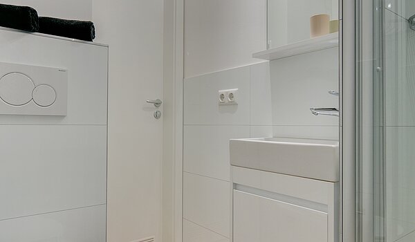 一楼公寓 与 4 房间 | München-Neuhausen | 70471 | ...mit Dusche