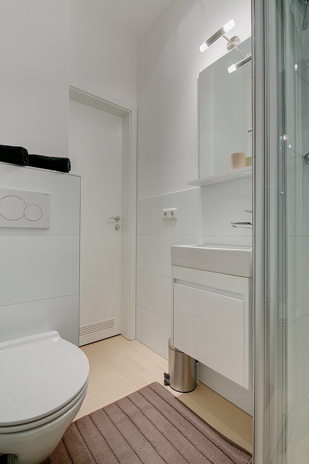 一楼公寓 与 4 房间 | München-Neuhausen | 70471 | ...mit Dusche