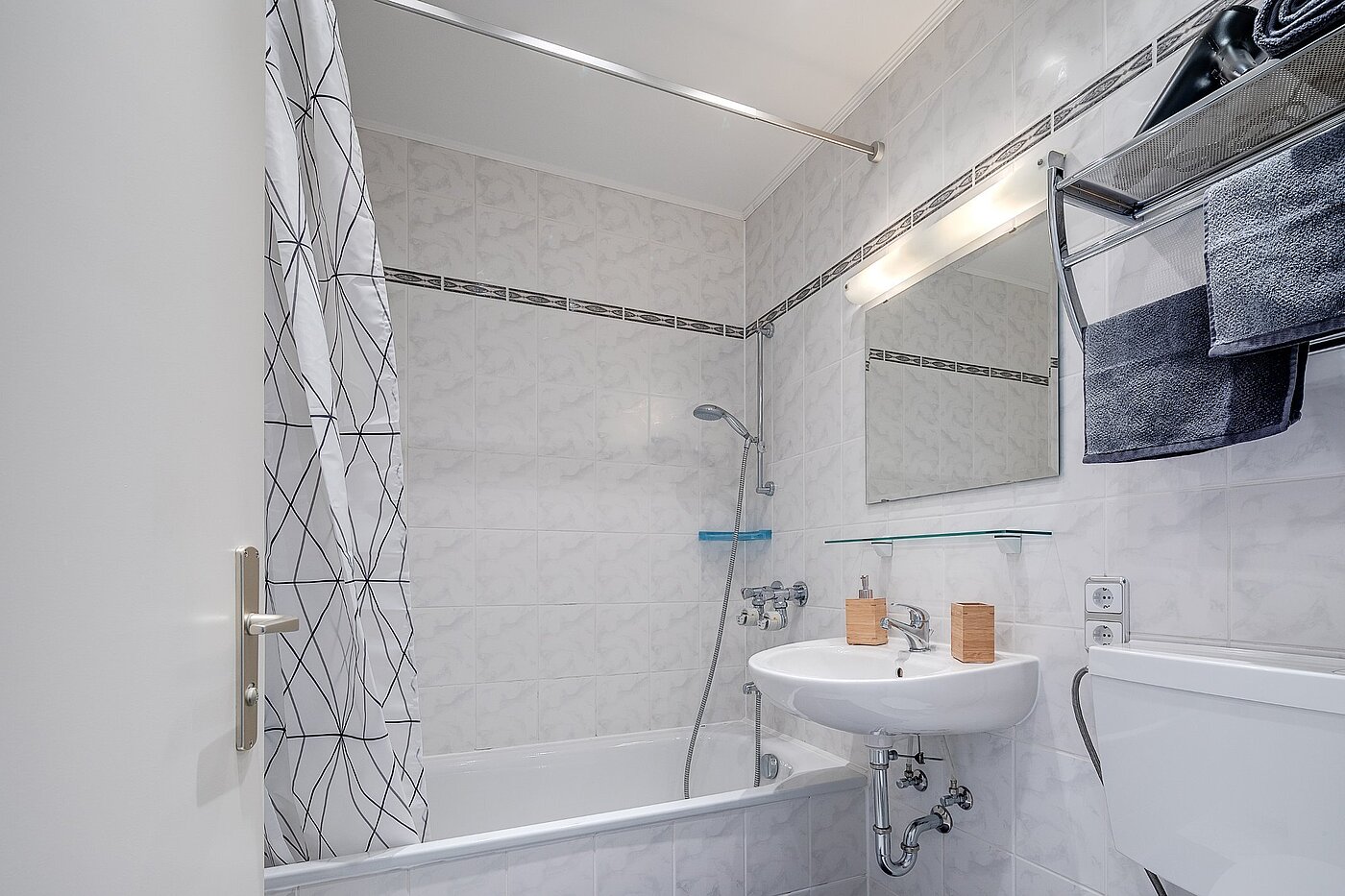 多层公寓 与 1 房间 | München-Moosach | 1903ML3 | Bad mit Badewanne