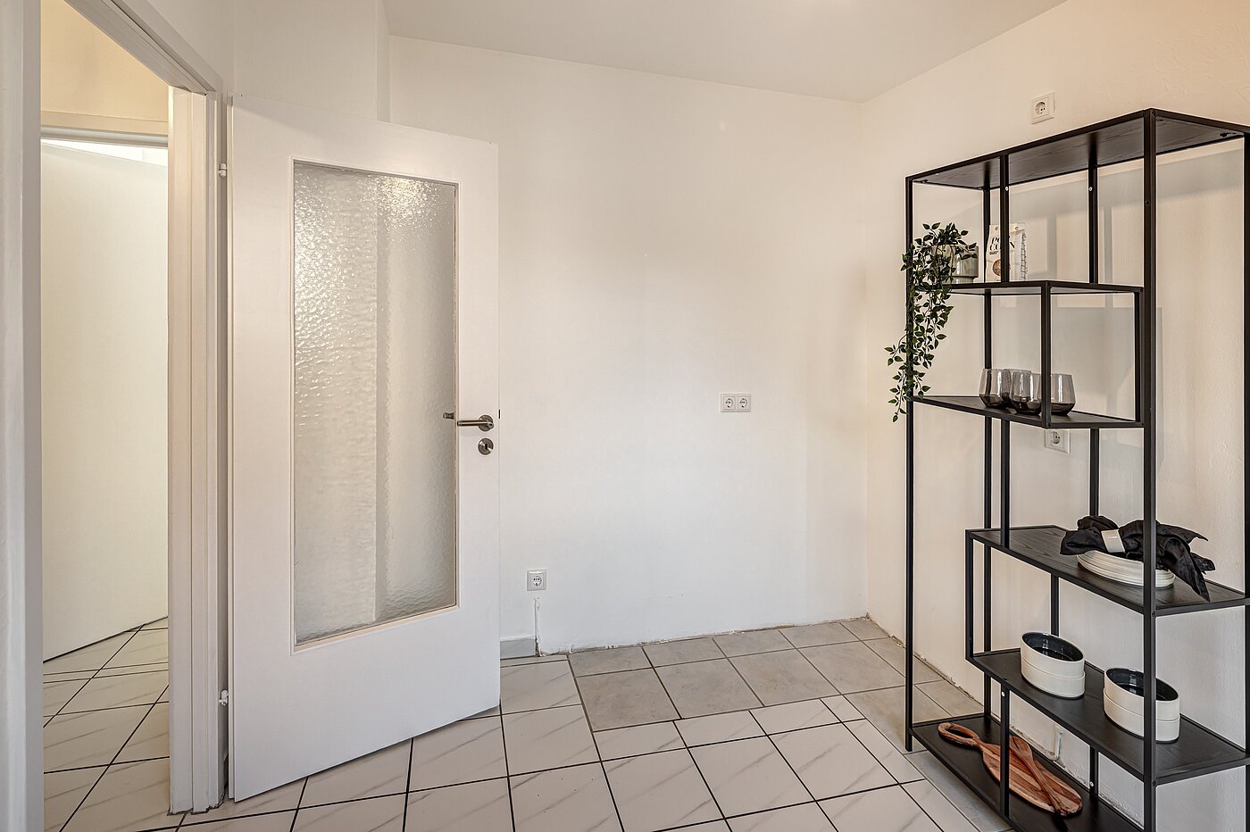 排式中层住宅 与 5 房间 | Unterschleißheim | 70187 | Große Küche mit viel Platz...
