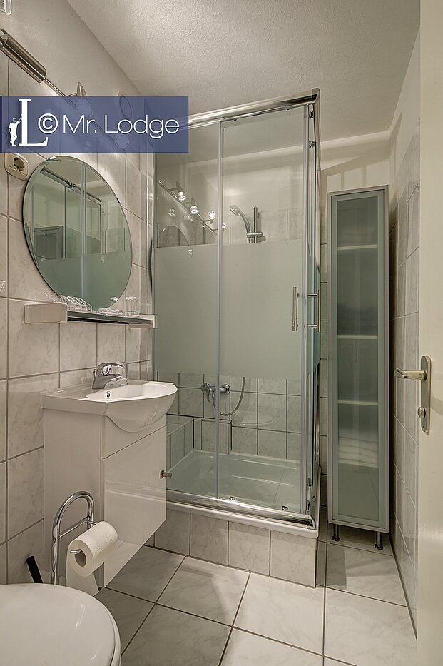 多层公寓 与 1 房间 | München-Sendling-Westpark | 1706ML8 | Hell gefliestes Bad