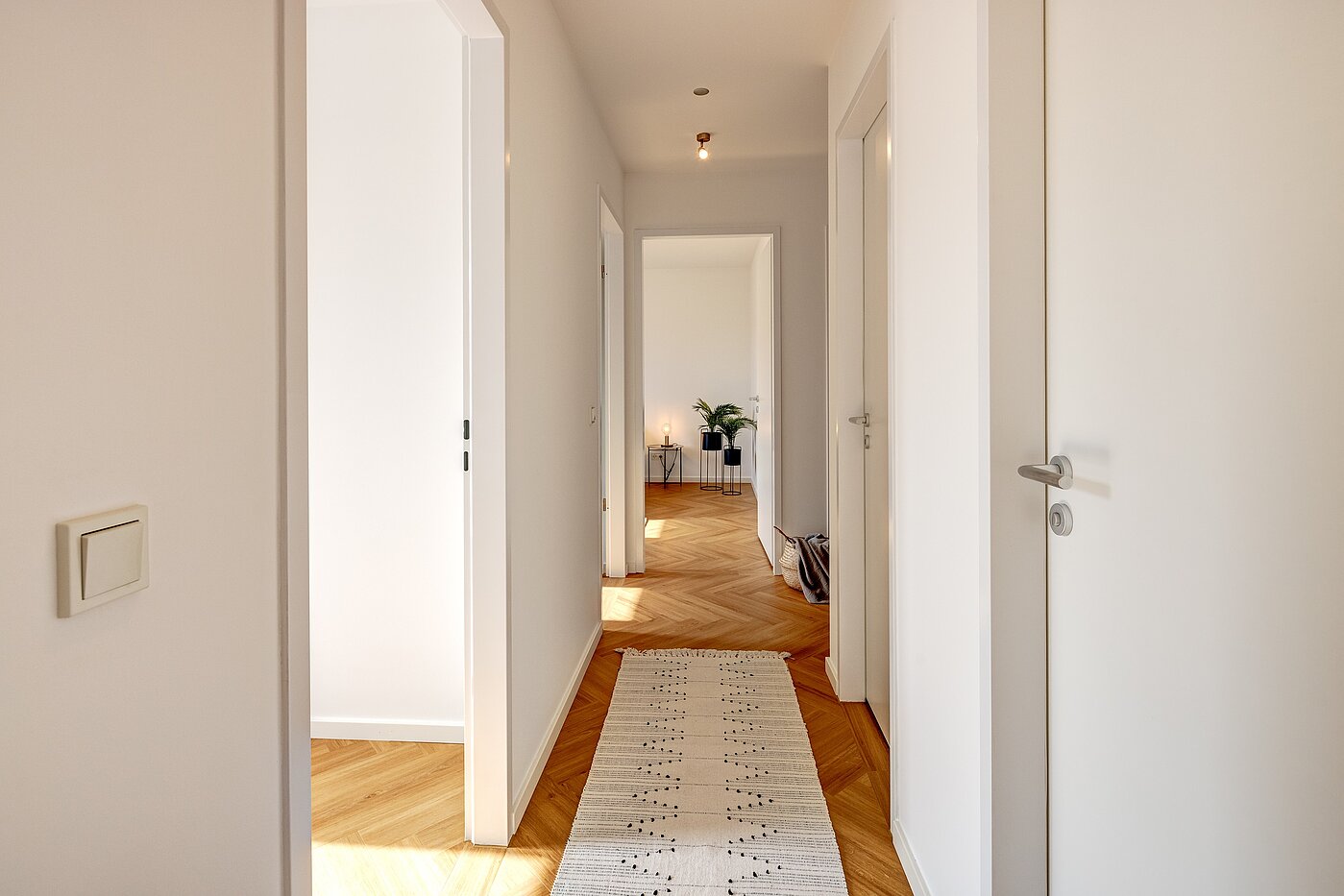 多层公寓 与 2.5 房间 | München-Schwanthalerhöhe | 2210ML2 | Flur Blickrichtung Schlafzimmer