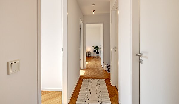 多层公寓 与 2.5 房间 | München-Schwanthalerhöhe | 2210ML2 | Flur Blickrichtung Schlafzimmer