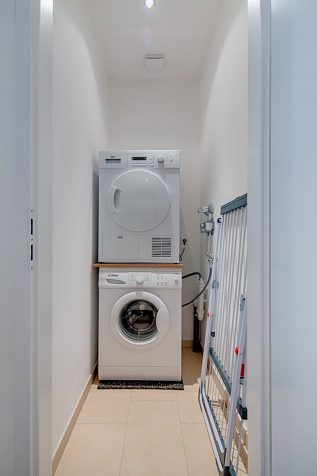 一楼公寓 与 4 房间 | München-Neuhausen | 70471 | Waschmaschine und Trockner
