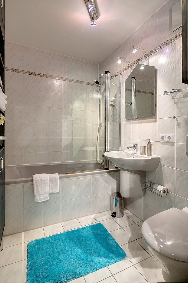 多层公寓 与 2 房间 | München-Sendling-Westpark | 2102ML6 | mit Badewanne