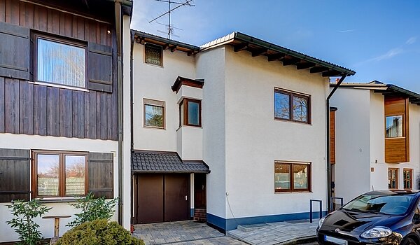 多层公寓 与 4 房间 | Ismaning | 700081 | Hausansicht Straßenseite