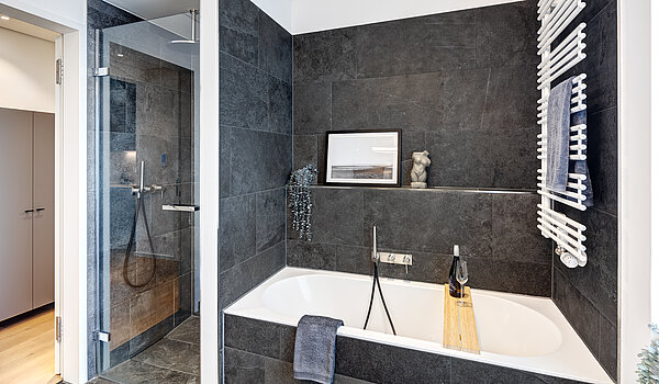 顶层公寓 与 2 房间 | München-Maxvorstadt | 704271 | ...Dusche und Badewanne