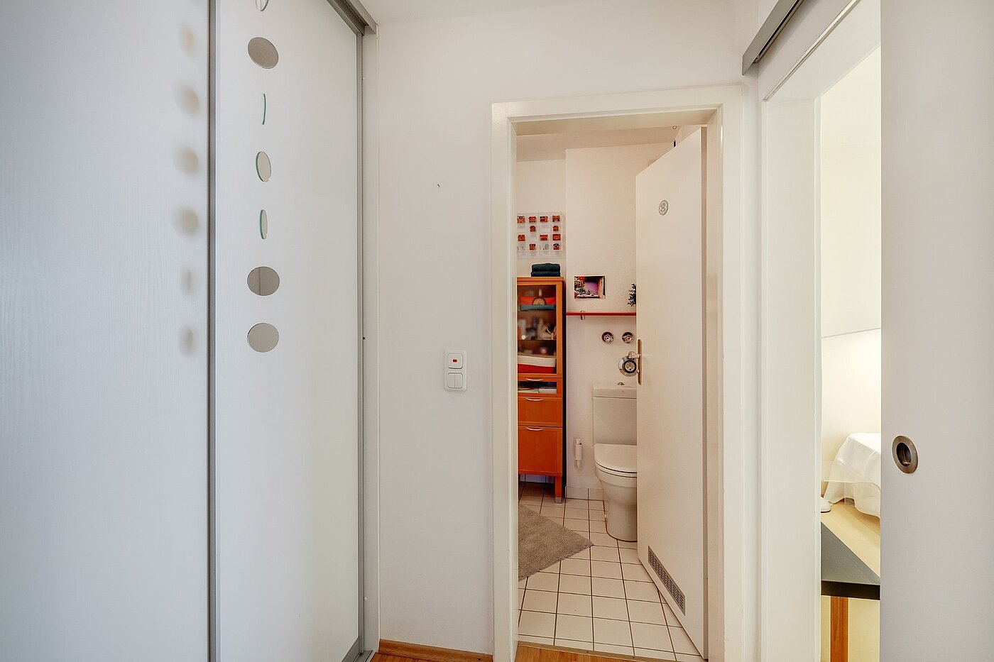 多层公寓 与 2 房间 | München-Nymphenburg | 2101ML6 | Flur mit Einbauschrank