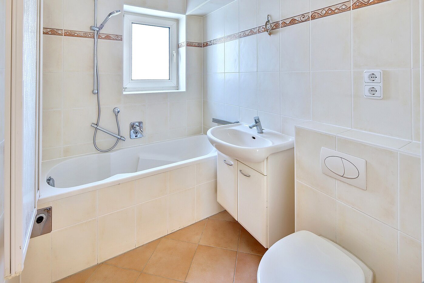 多层公寓 与 3 房间 | München-Bogenhausen | 70310 | Bad mit Fenster und...