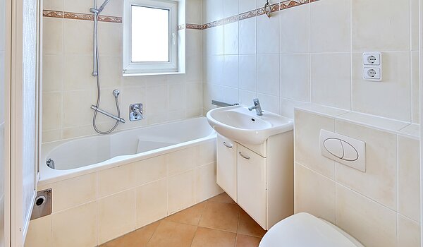 多层公寓 与 3 房间 | München-Bogenhausen | 70310 | Bad mit Fenster und...