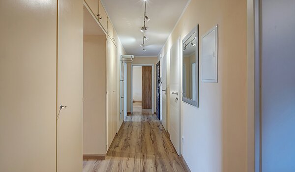 多层公寓 与 4 房间 | München-Aubing | 70276 | Flur