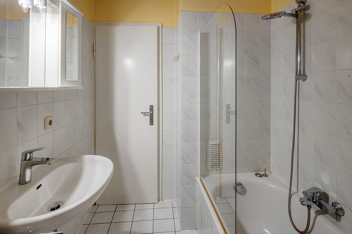 多层公寓 与 2 房间 | 70075 | ...Badewanne