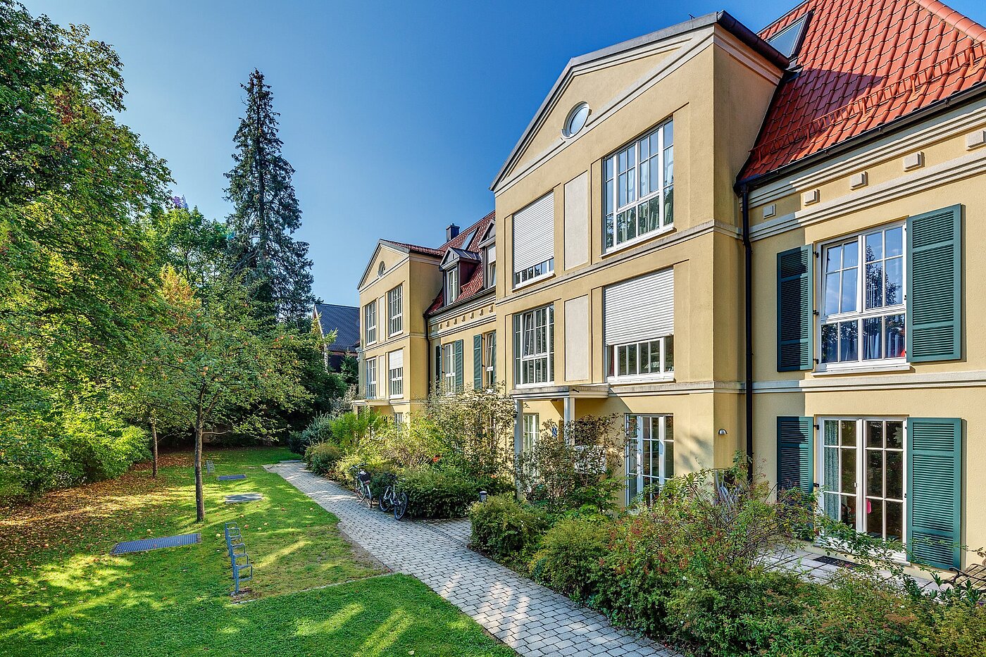 多层公寓 与 3 房间 | München-Solln | 1809D8 | Gebäuderückseite