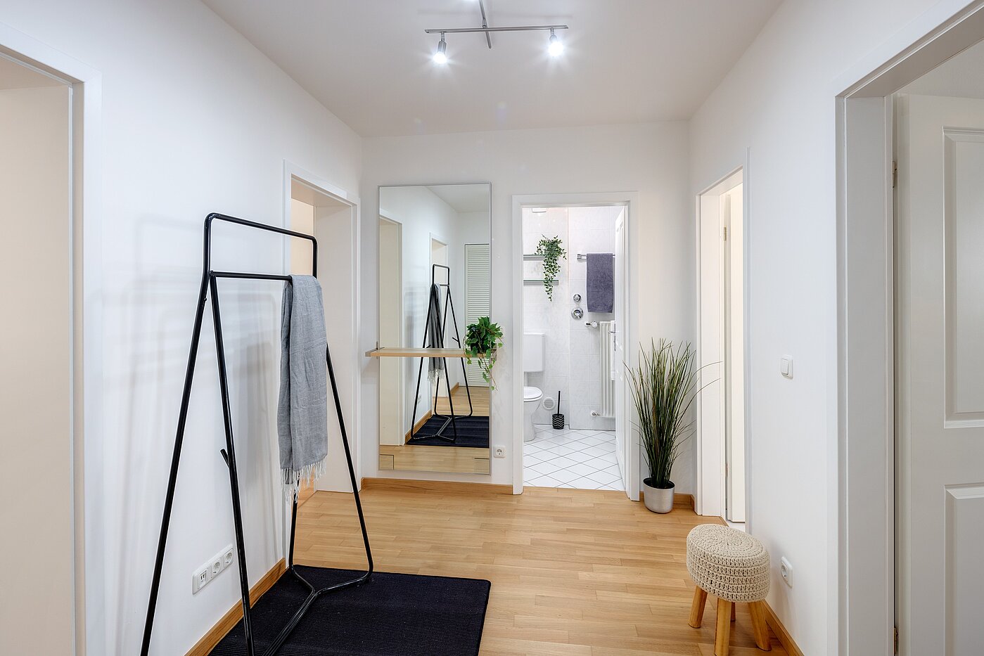 多层公寓 与 3 房间 | München-Obergiesing | 70028 | Ansprechender Eingangsbereich...