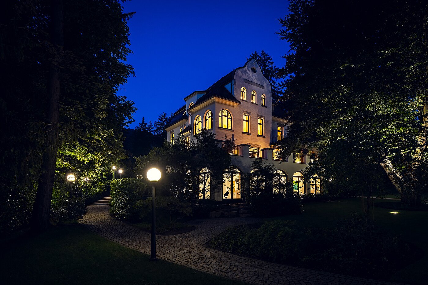 别墅 与 9 房间 | Reutlingen | 70231 | Villa bei Nacht