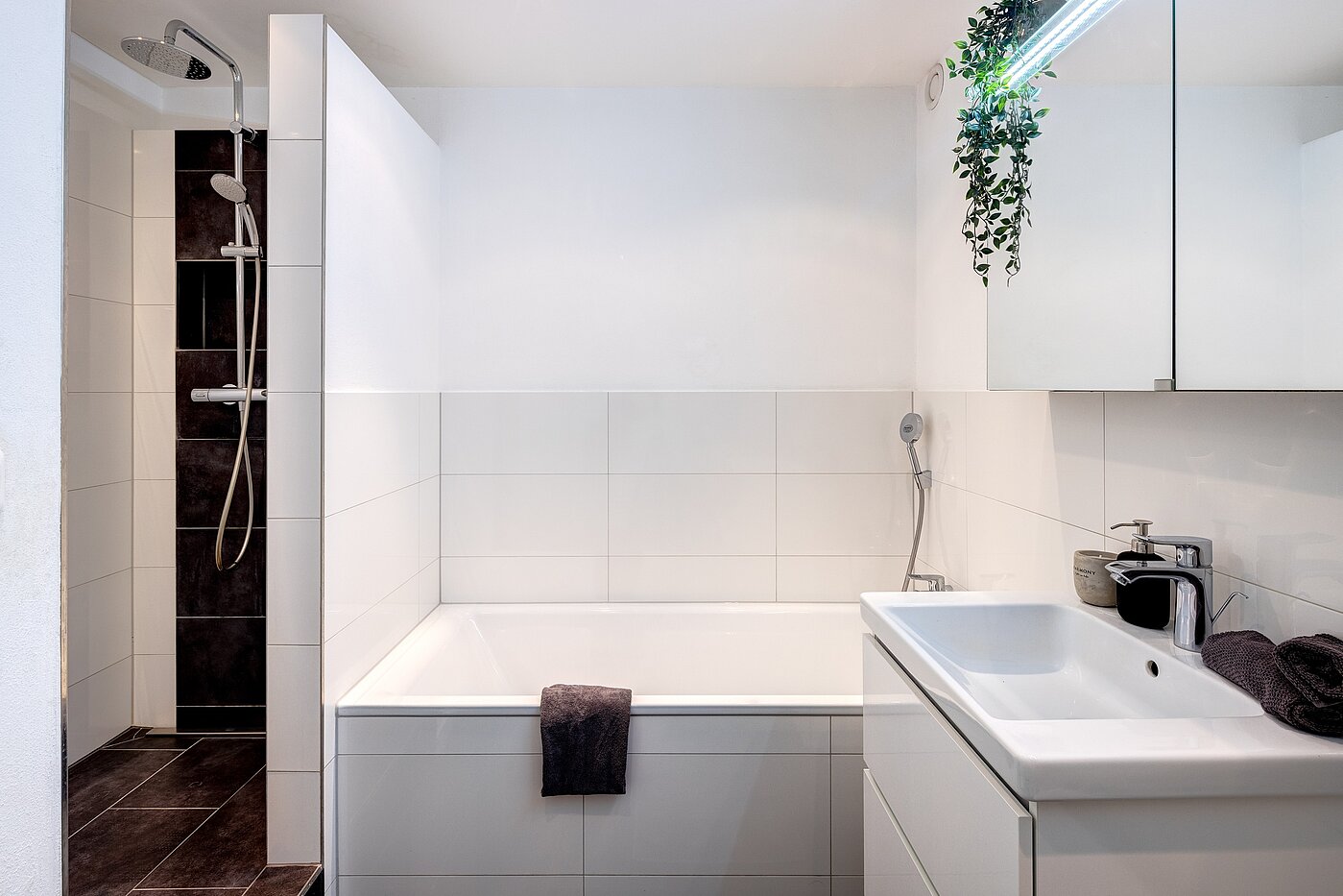 多层公寓 与 3.5 房间 | München-Bogenhausen | 70267 | ...Dusche und Badewanne