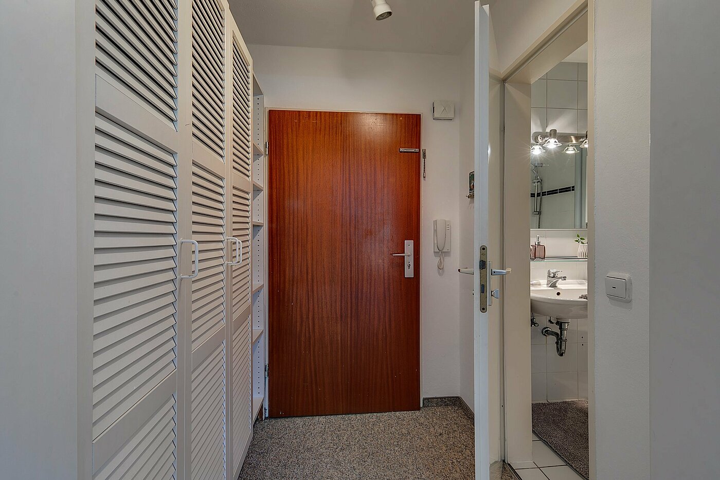 多层公寓 与 1 房间 | München-Englschalking | 1907ML2 | Stauraum in der Diele