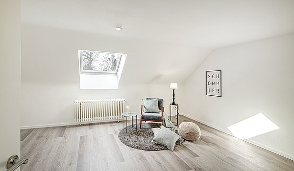 排式中层住宅 与 5 房间 | Unterschleißheim | 70187 | Gemütliches Studio im DG...