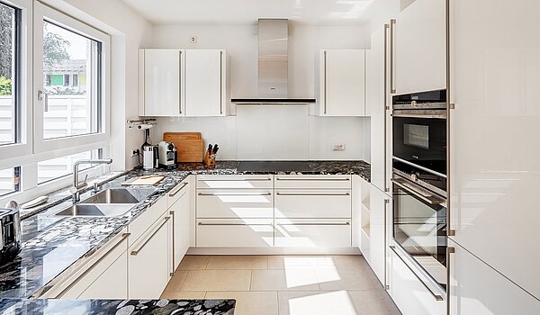 联排别墅 与 6 房间 | München-Pasing | 2007ML5 | ...zur offenen Küche...