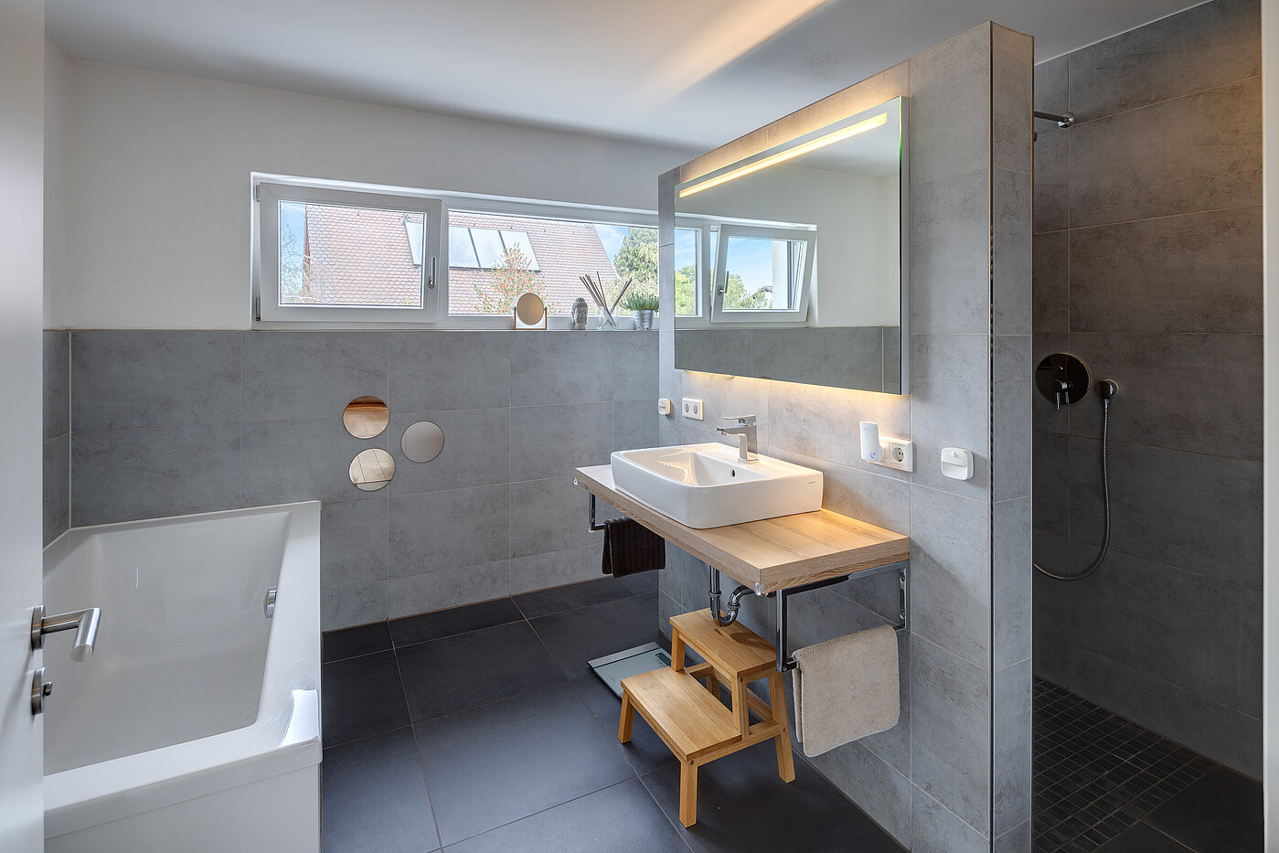 联排别墅 与 5 房间 | München-Aubing | 70162 | Bad mit Badewanne...