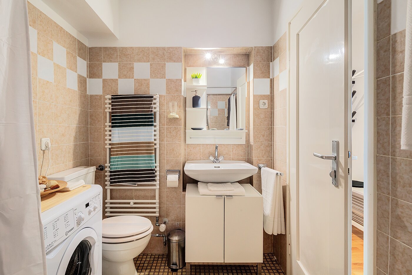 多层公寓 与 2 房间 | München-Maxvorstadt | 70398 | Badezimmer