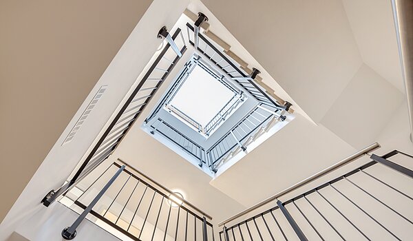 特殊房产 与 8 房间 | 70406 | Treppenhaus Gewerbe