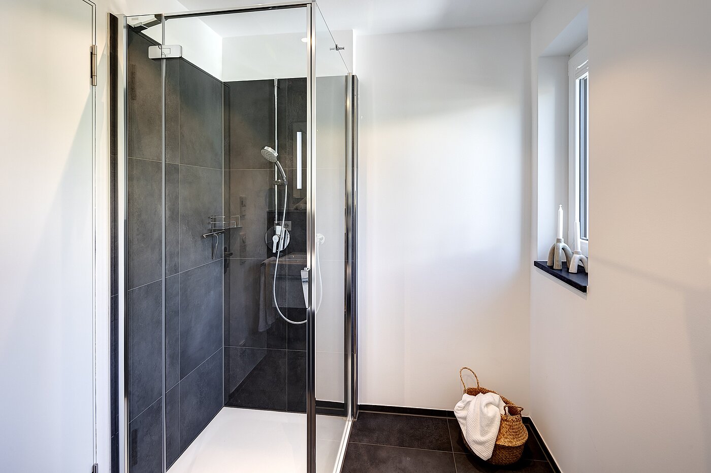 复式公寓 与 4 房间 | München-Obermenzing | 701553 | ...mit bodengleicher Dusche und Fenster