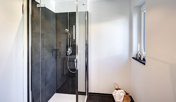 复式公寓 与 4 房间 | München-Obermenzing | 701553 | ...mit bodengleicher Dusche und Fenster
