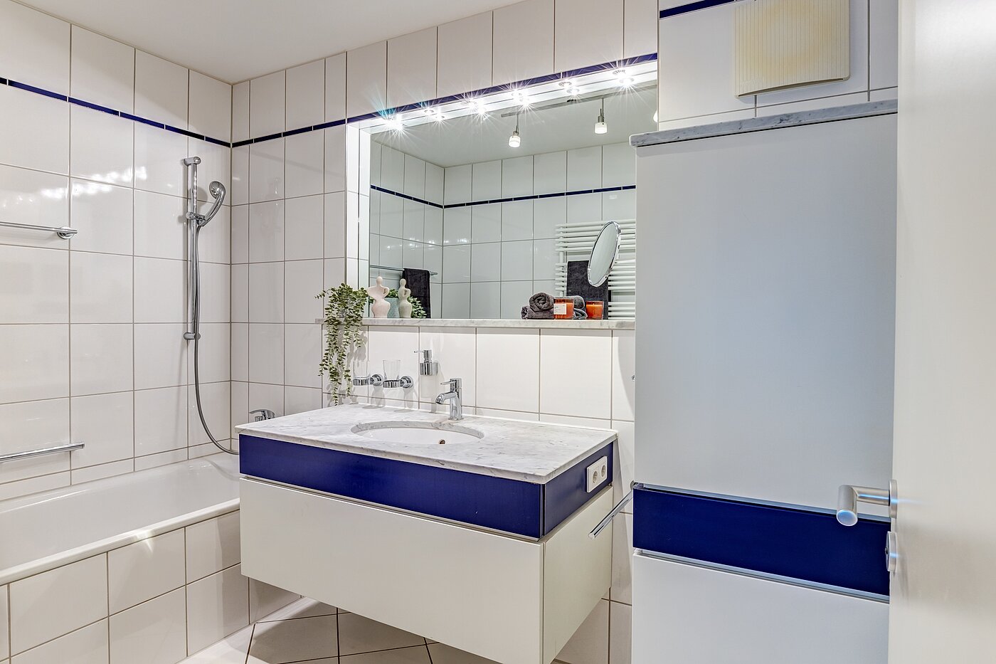 多层公寓 与 3 房间 | München-Neuhausen | 70489 | Badezimmer