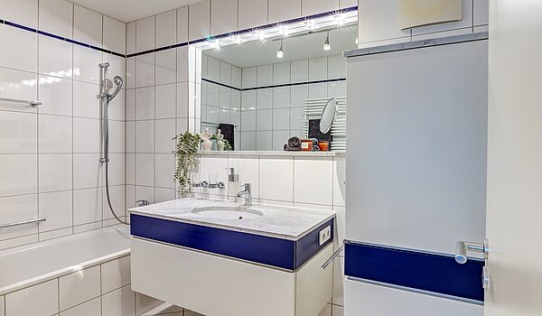 多层公寓 与 3 房间 | München-Neuhausen | 70489 | Badezimmer
