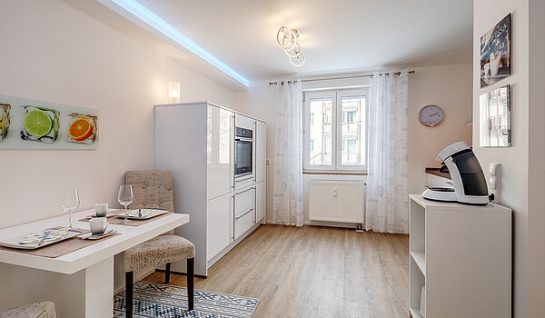 多层公寓 与 2 房间 | München-Allach | 70412 | Küche mit Essplatz...