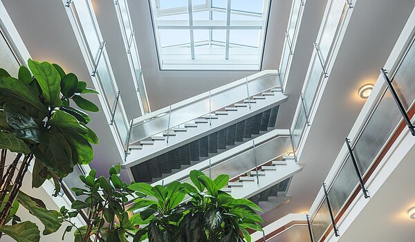 多层公寓 与 3.5 房间 | München-Bogenhausen | 703052 | ...mit Glaskuppel