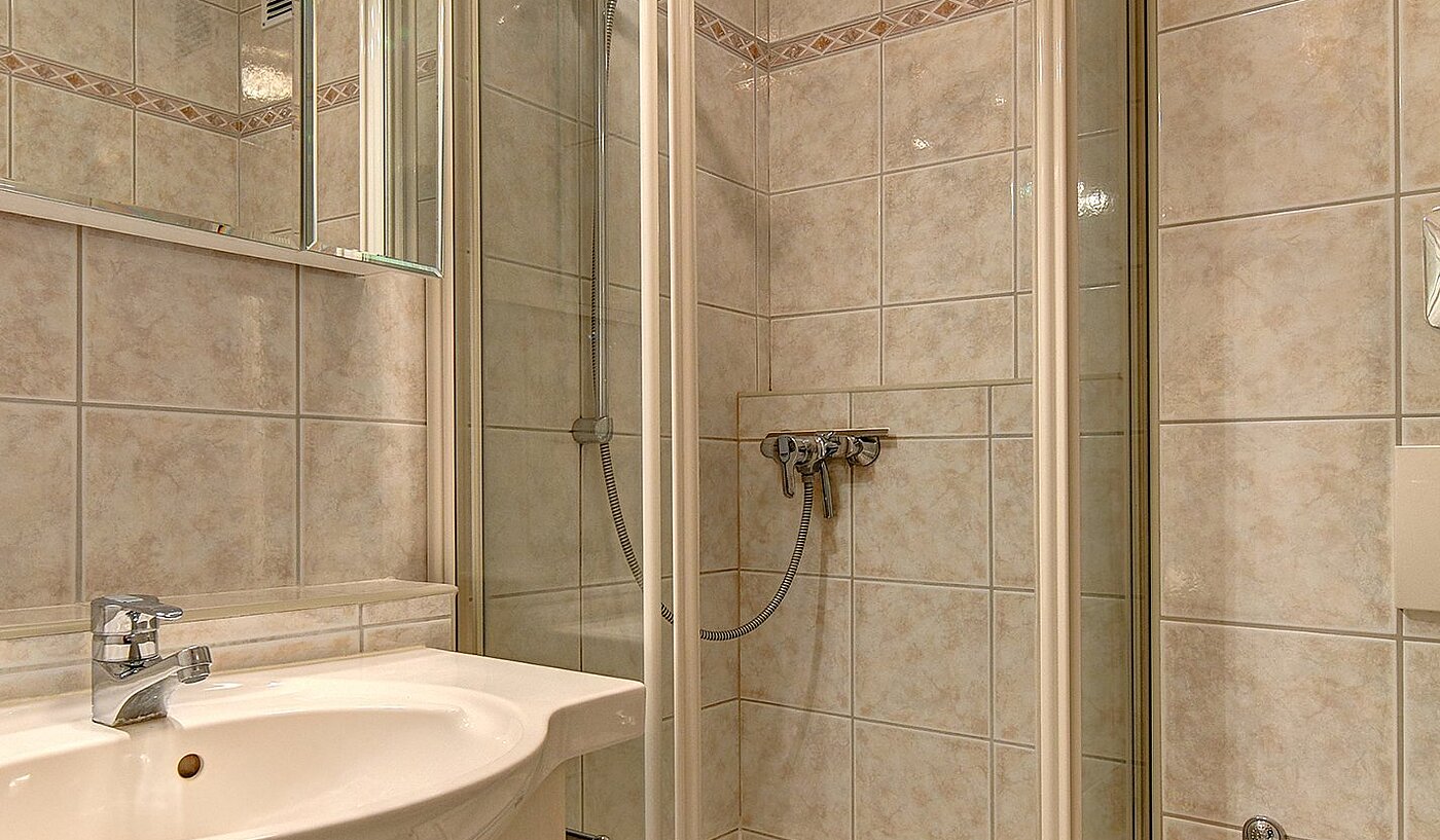 多层公寓 与 2 房间 | Unterschleißheim | 1711ML1 | Duschbad